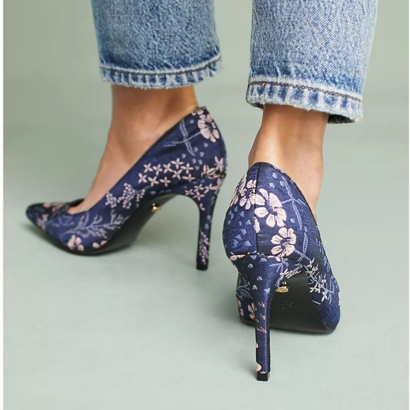 Pumps - Picture 2 of 4